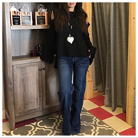 ✨LAST ONE✨PARIS✨Bell sleeves cold shoulder sweater - Picture 4 of 8